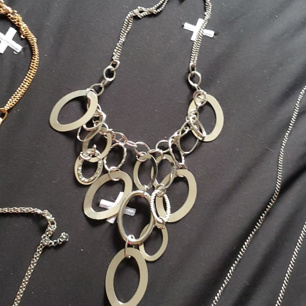 Womans Silver necklace.